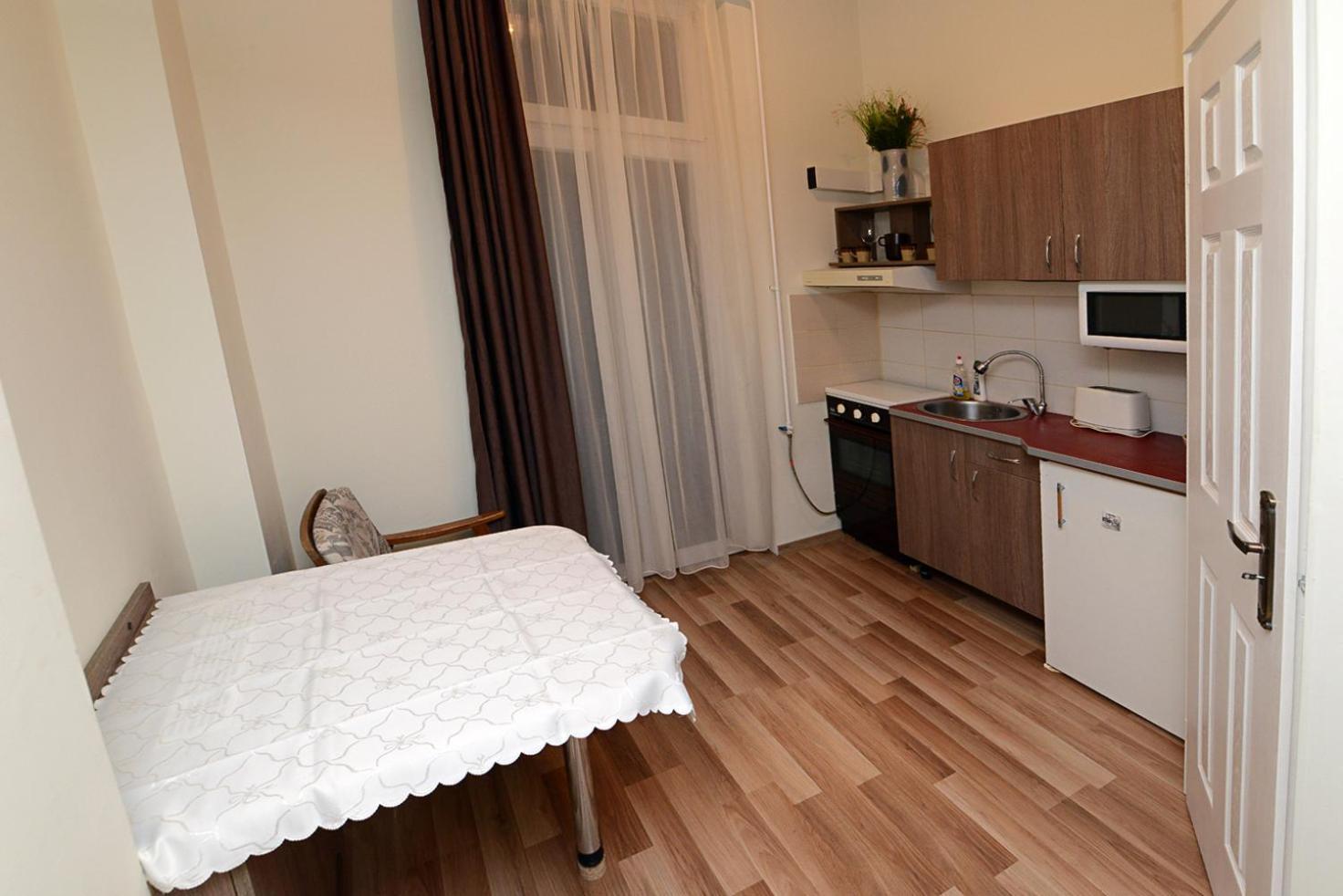 Centrum Apartman Pecs Bagian luar foto