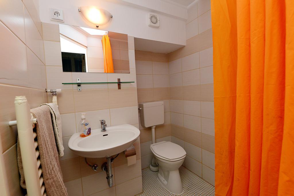 Centrum Apartman Pecs Bagian luar foto