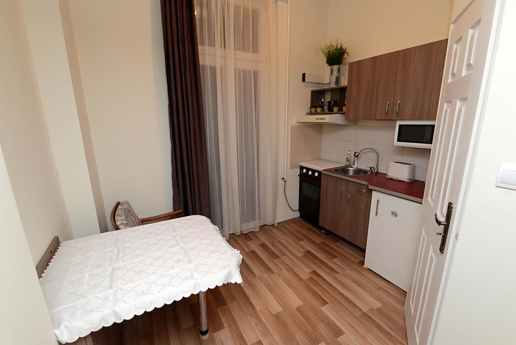 Centrum Apartman Pecs Bagian luar foto